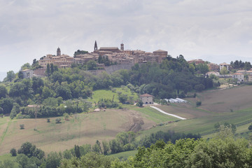 Fototapeta na wymiar The small hilltop village of Mondavio in Le Marche, Italy.
