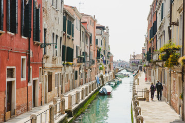Fototapeta na wymiar Beautiful canal with tourist, Venice, Italy