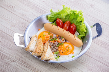 Egg fired pan with vegetable