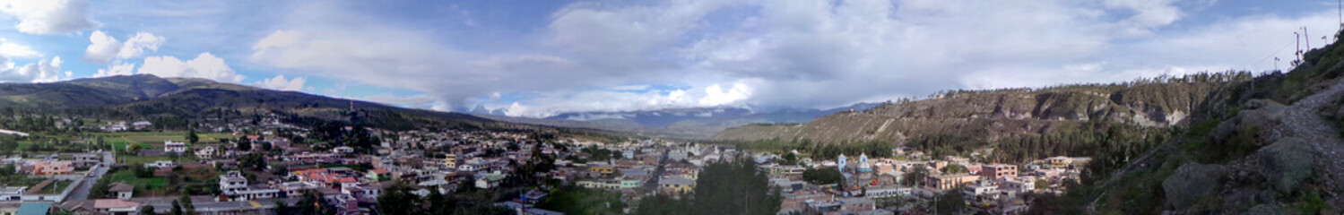 Fototapeta na wymiar panorama of the mountains and city - Ibarra - Ecuador