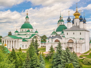 Fototapeta na wymiar Spaso-Yakovlevsky Dimitriev Monastery in Rostov Veliky