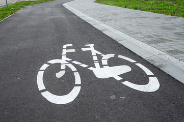 Obraz premium Cycle sign painted on the asphalt bike path