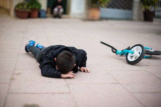 ni&ntilde;o y bici