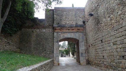Fototapeta na wymiar Girona is a swarm city in Catalonia with wonderful stone walls
