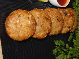 Sago fried patties served with tomato ketchup