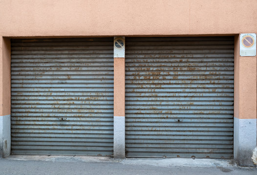 Doppelgarage in einem Dorf Spaniens