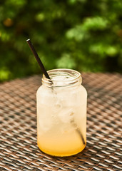 Bebida a base de pera refrescante