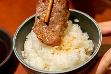 焼肉と温かいご飯