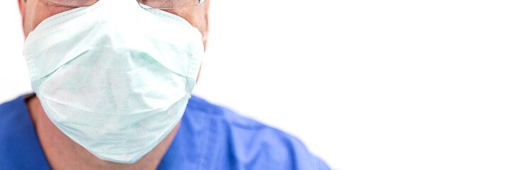 Person mit Maske, Schutz vor Cororona Maskenpflicht (Covid 19)
