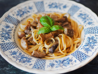 spaghetti in a cremy souce with mushrooms