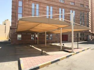 Heavy duty Fabric Tensile shade structures for an parking lot for the Customers of an reputed five star hotel building outdoor area at muscat oman - obrazy, fototapety, plakaty