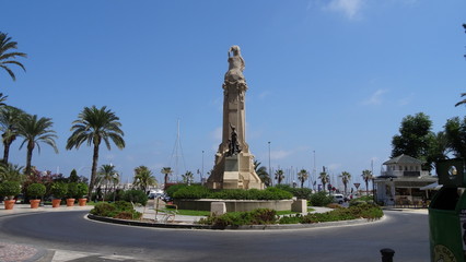 Obraz premium Fortress and the city of Alicante in Spain