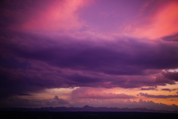 ciel de crépuscule orageux