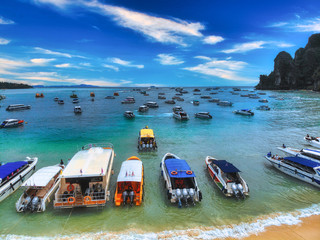 Naklejka premium boat on the beach