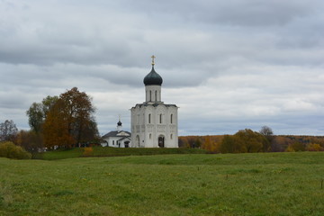 Fototapeta premium Church of the Intercession of the Mother of God on the Nerl