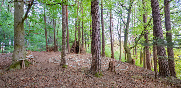 Steinlabyrinth, Schmiding, Panorama, Schildthurn, Zeilarn, Rottal-Inn, Niederbayern, Bayern, Deutschland, Steinkreis, Mystischer Ort, Spiritualit&auml;t, Ritual, Selbstfindung, Heilung, Feen