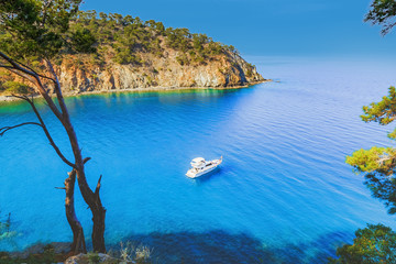 Fototapeta na wymiar Seascape of Mediterranean sea in Turkey, lonely white yacht in picturesque pristine bay. 
