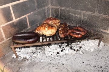 parrilla con carne asada
