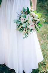 bride holding bouquet of flowers
