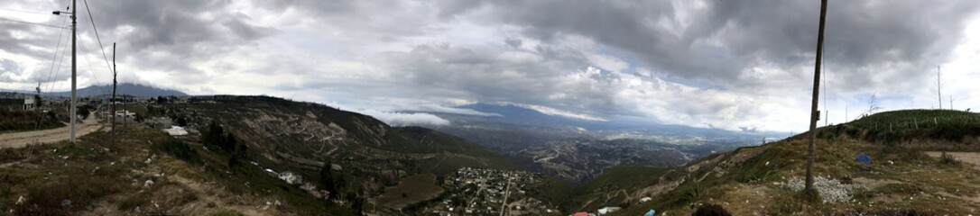Fototapeta na wymiar Panoramica valle de Guayllabamba