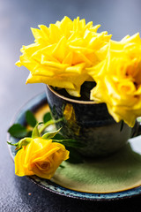 Mug with yellow roses