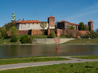 Fototapeta na wymiar The former Royal residence of Polish monarchy, Wawel Castle, Krakow, Poland. Spring time, view from the Vistula river boulevard.