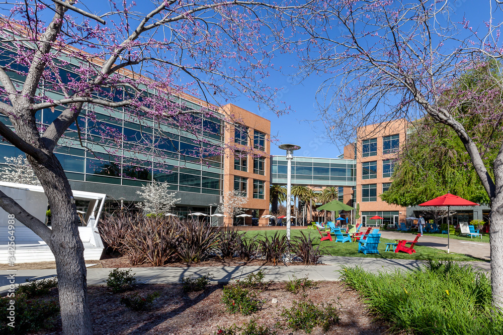 Wall mural Mountain View, California, USA - March 30, 2018: chair and Building at Google headquarters in Silicon Valley . Google is an American technology company in Internet-related services and products.