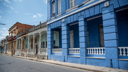 casas coloridas en cienfuegos cuba