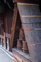 
Fire protection water tank
酒蔵の前にある木製の防火水槽：日本文化