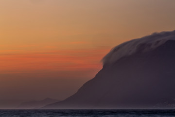 Fototapeta na wymiar Table Mountain, Cape Town, South Africa at sunrise