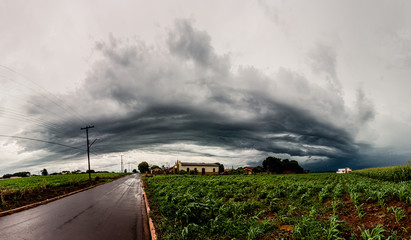 Shelf Cloud ao Amanhecer 