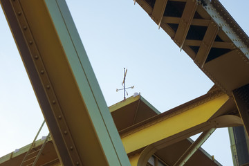 캘리포니아 새크라멘토에 있는 금빛의 타워 브리지