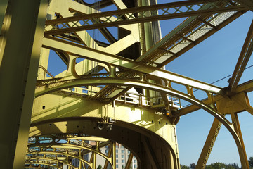 캘리포니아 새크라멘토에 있는 금빛의 타워 브리지