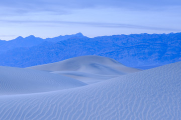 Fototapeta na wymiar Sand Dunes in the Desert 2