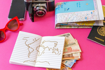 Viajar con poco dinero, administrando los recursos económicos y salir de tu país para conocer el mundo utilizado lo indispensable un pasaporte, un mapa, notas y toda la imaginación y sueños. 