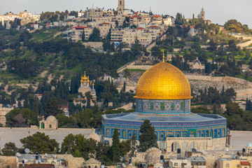 Obraz premium The mosque Dome of the Rock and Orthodox Church of Maria Magdalena at background