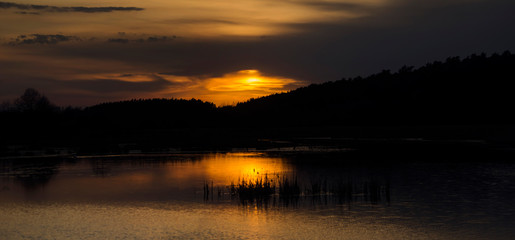 Obraz premium Evening Lake on Sunset in Ukraine