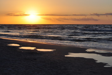 Zach&oacute;d słońca Dębki