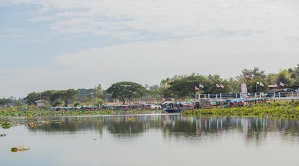 Fototapeta na wymiar Fisherman's house on the waterfront in Thailand