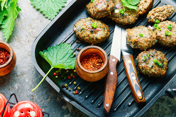 Meat patties with nettles.