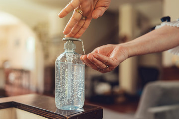 Igiene. Gel per le mani. Lavare le mani.