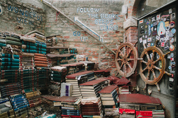 Venice library store