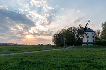 Obraz premium Sonnenuntergang an der Gohliser Windmühle