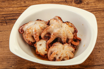 Grilled octopus in the bowl
