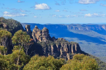 Photo sur Plexiglas Trois sœurs The Blue Mountains near Katoomba, Australia. View of the "Three Sisters" rock formation