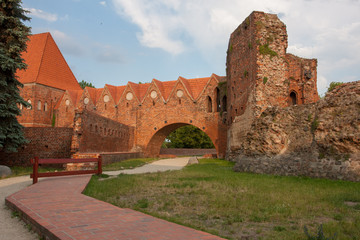 Fototapeta na wymiar mury starego miasta