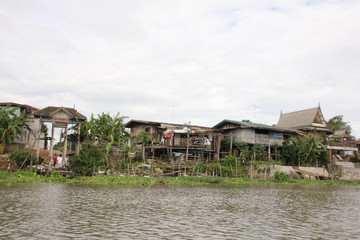 Fototapeta na wymiar Shacks from the Ayutthaya River