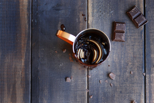 Melted chocolat with pot