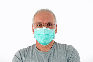 Brillenträger mit Maske