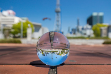 ガラスボールに映る名古屋の街並みの風景